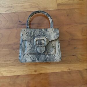 Urban Outfitters Crocodile Crossbody Purse 🐊